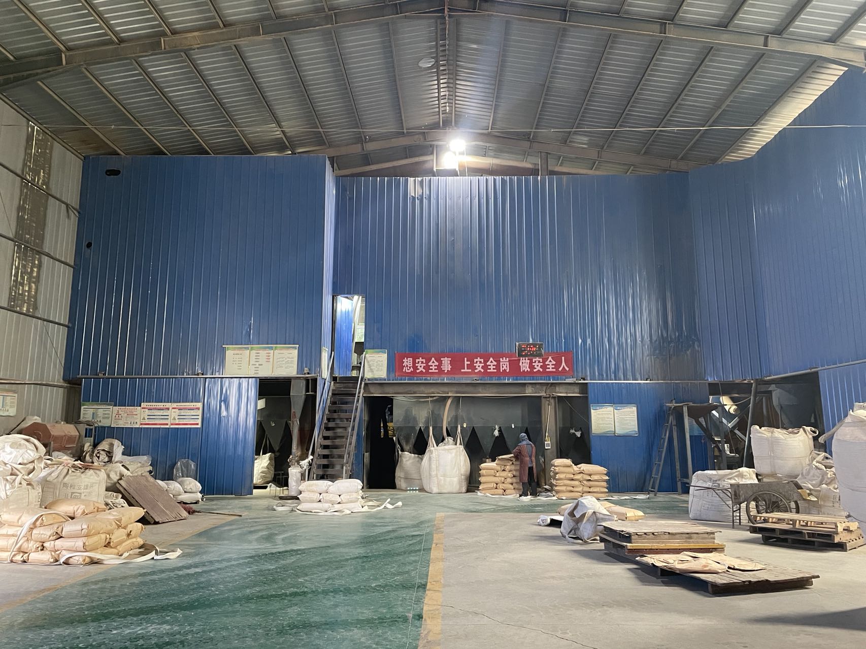 Walnut sand grinding materials